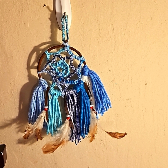 Hand Crafted Dreamcatcher Hand Knit Crochet Brown and Blue Yarn & feathers - Picture 3 of 16